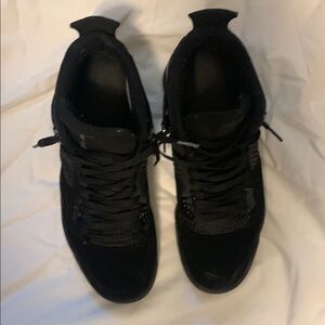 Jordan 4 retro black cats Size 8.5